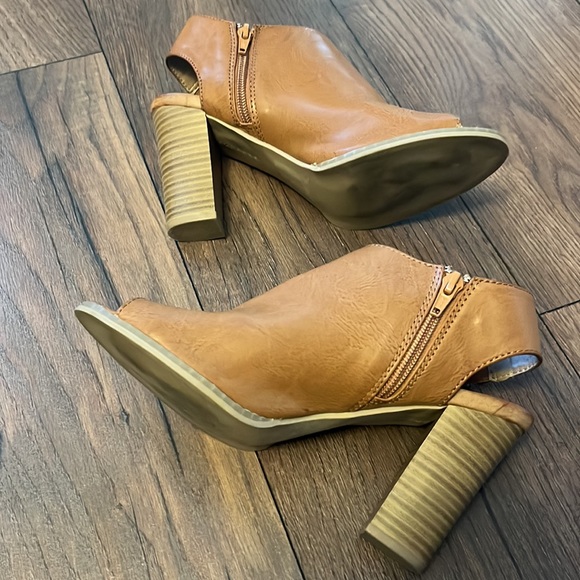 Express cognac peep toe bootie block heel size 8 - Picture 9 of 9